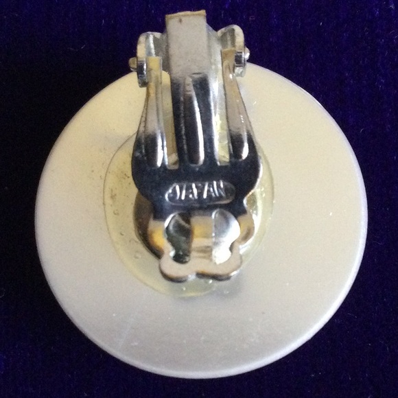 Vintage Large Faux Pearl Clip Ons - Picture 3 of 4